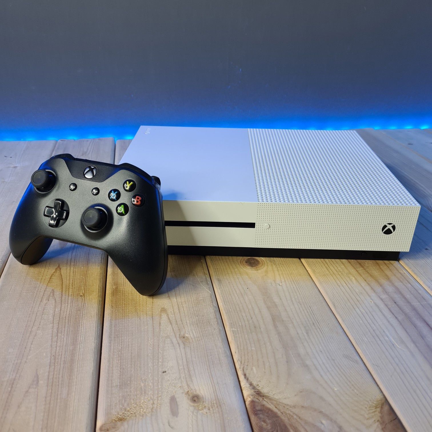 Купить Игровая приставка XBOX ONE S 500GB в интернет магазина Gadget Stock  по отличной цене